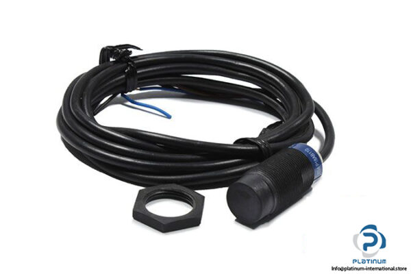 telemecanique-XS4P18AB110-inductive-sensor
