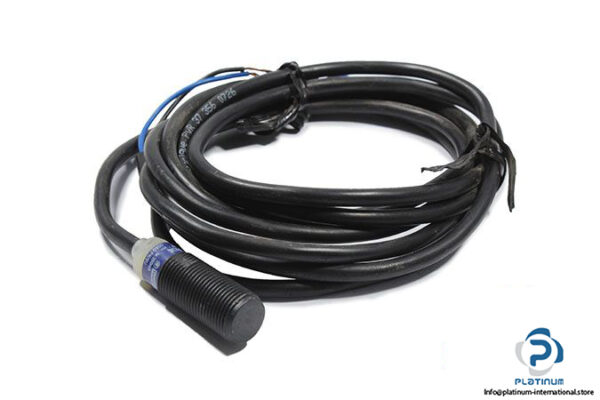 telemecanique-XS4P12PA340-inductive-sensor