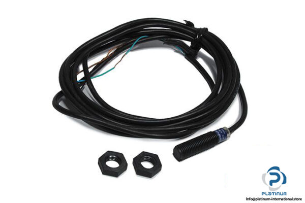 telemecanique-XS4P08PA340L2-inductive-sensor