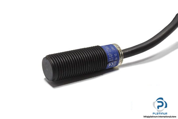telemecanique-xs4p12na340-inductive-sensor-1