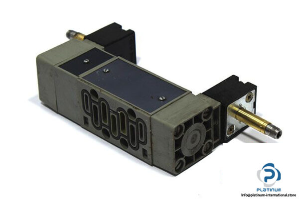 bosch-0-820-027-002-double-solenoid-valve-1