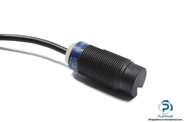 telemecanique-xs4p18ab110-inductive-sensor-1