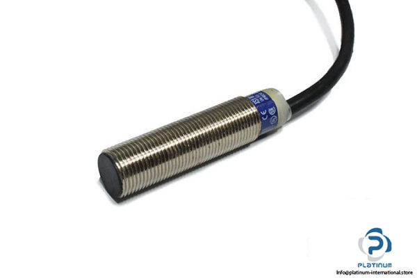 telemecanique-xs1m12kp340-inductive-sensor-1