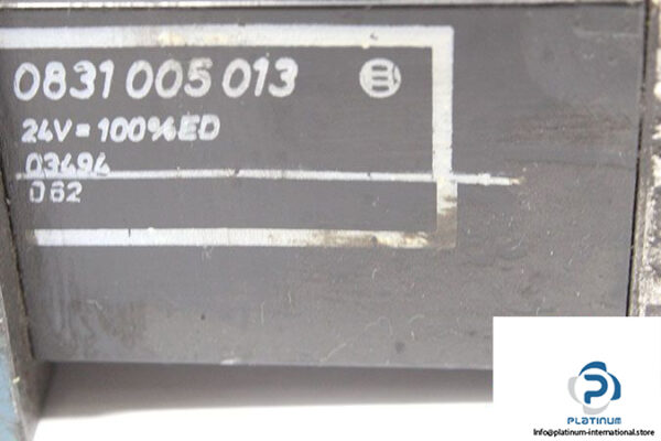 bosch-0-810-090-240-solenoid-operated-directional-valve-2