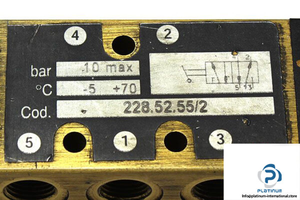 pneumax-228-52-55_2-hand-lever-valve-2