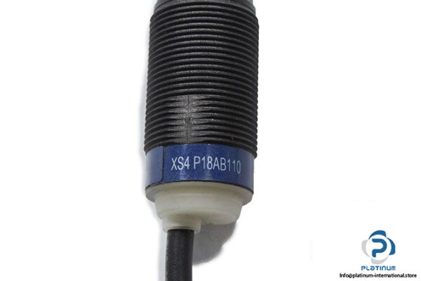 telemecanique-xs4p18ab110-inductive-sensor-2