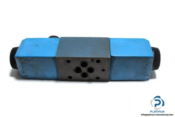 vickers-dg4v-3-3c-m-u-h7-60-solenoid-operated-directional-valve-1