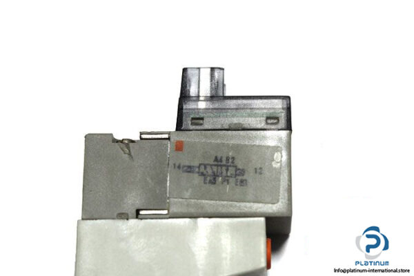 smc-sy3120-5l0u-c4-q-solenoid-valve-2