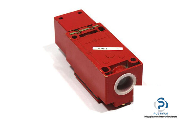 telemecanique-xcs-a711-safety-limit-switch-2