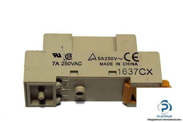 omron-pyf08a-n-relay-socket-2
