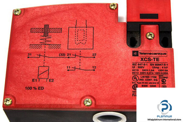 telemecanique-xcste7311-plastic-safety-switch-3