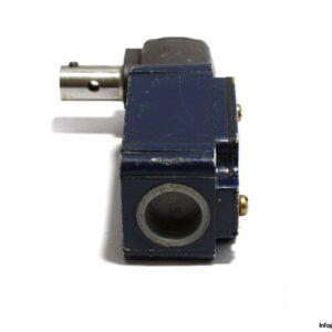 schmersal-tv8s-335-02z-limit-switch-3