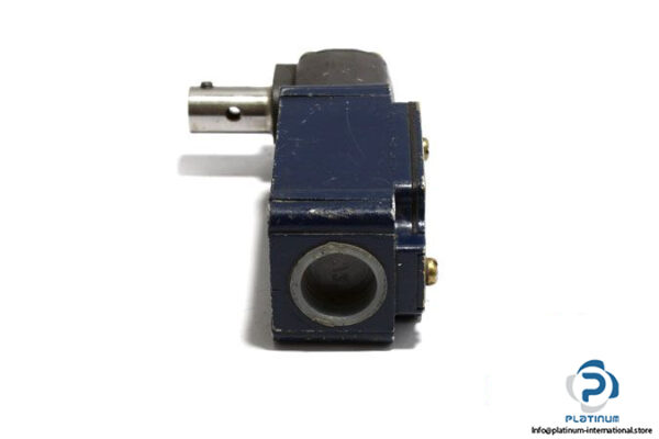 schmersal-tv8s-335-02z-limit-switch-3