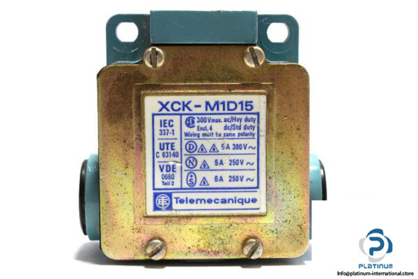 telemecanique-xck-m1d15-limit-switch-body-3