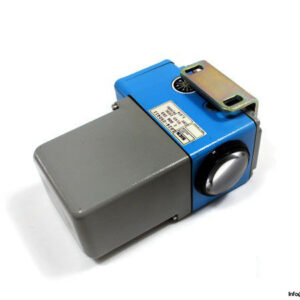 sick-ls24-050411-photoelectric-sensor-2