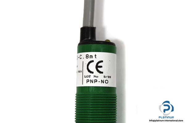 selet-ocv81%c2%ac_d1pno-c-8mt-photoelectric-cylindrical-diffuse-sensor-4