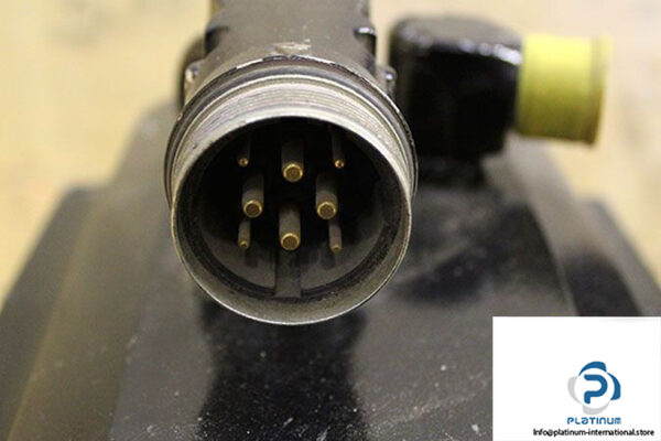 schneider-electric-sh32053p12f2000-servo-motor-sh3-205-3