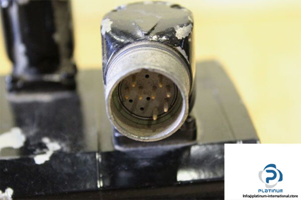 schneider-sh31401p12f2000-servo-motor-2