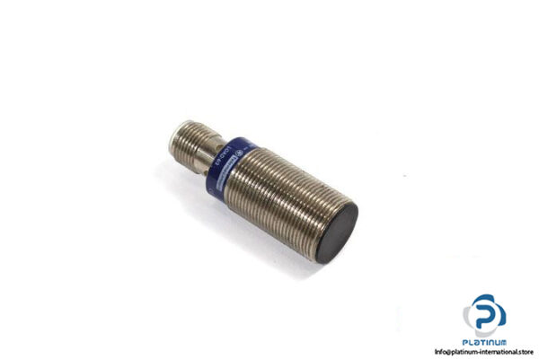 telemecanique-XS1N18PA349D-inductive-sensor