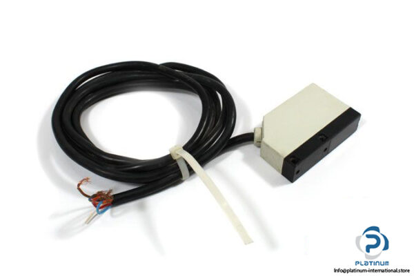 telemecanique-XUL-M06031-photoelectric-retro-reflective-sensor