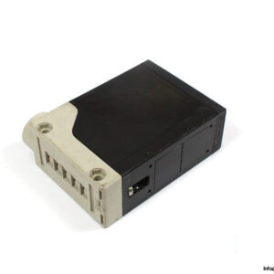 telemecanique-XUE-F10031-photoelectric-retro-reflective-sensor