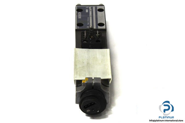 bosch-0-811-403-100-servo-solenoid-valve-with-positive-overlap-and-position-feedback-2