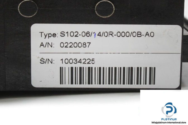 siebert-s102-06_14_0r-000_0b-a0-panel-mount-display-4