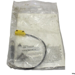 turck-Q12AB6FF50Q-photoelectric-sensor