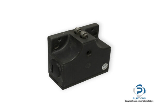 euchner-sn02r12-502-m-switching-elementused