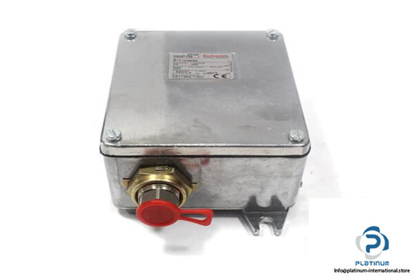 BARKSDALE-B1T-M48SS-0405-136-BOURDON-TUBE-PRESSURE-SWITCH4_675x450.jpg