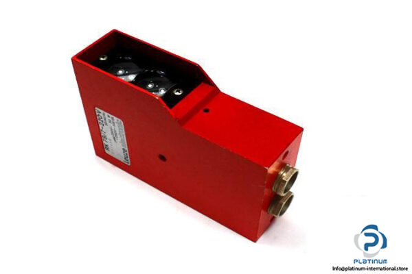 LEUZE-RK-787-220V-PHOTOELECTRIC-DIFFUSE-SENSOR-ENERGETIC_675x450.jpg