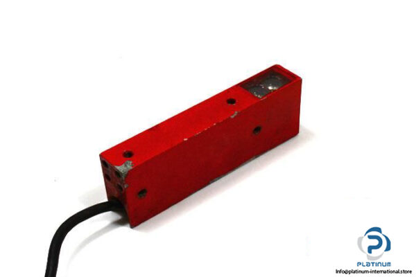LEUZE-LS-722-E-THROUGH-BEAM-PHOTOELECTRIC-SENSOR-RECEIVER_675x450.jpg