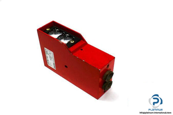 LEUZE-LS-787E-220V-THROUGH-BEAM-PHOTOELECTRIC-SENSOR-RECEIVER_675x450.jpg