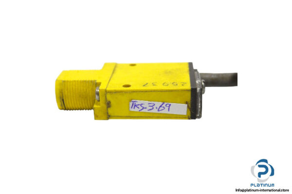 turck-eo10m-mi-unp6x-photoelectric-sensor-receiver-3