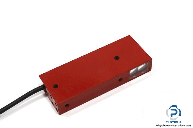 LEUZE-LS-722-SE-THROUGH-BEAM-PHOTOELECTRIC-SENSOR-TRANSMITTER4_675x450.jpg
