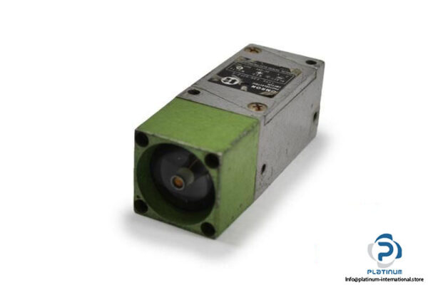 OMRON-E3N-D2F2-G-PHOTOELECTRIC-SWITCH-SENSOR_675x450.jpg