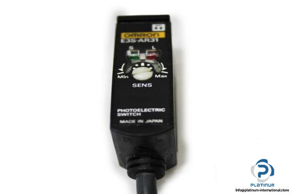 OMRON-E3S-AR31-PHOTOELECTRIC-SWITCH-SENSOR4_675x450.jpg