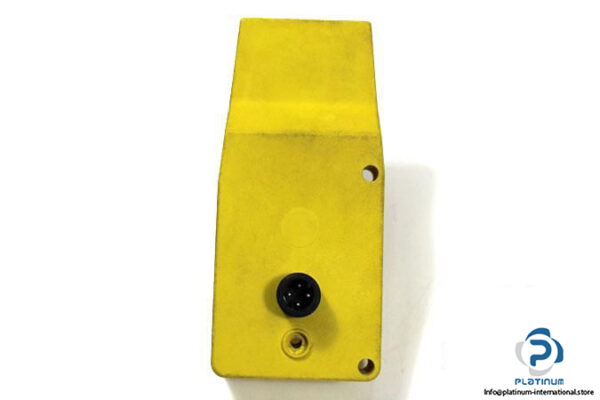 WENGLOR-OPT107-P06-PHOTOELECTRIC-RETRO-REFLEX-SENSOR4_675x450.jpg