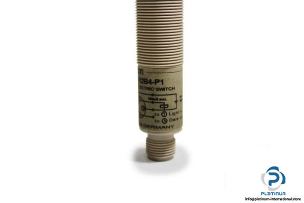 OMRON-E3F2-R2B4-P1-PHOTOELECTRIC-SWITCH-SENSOR6_675x450.jpg