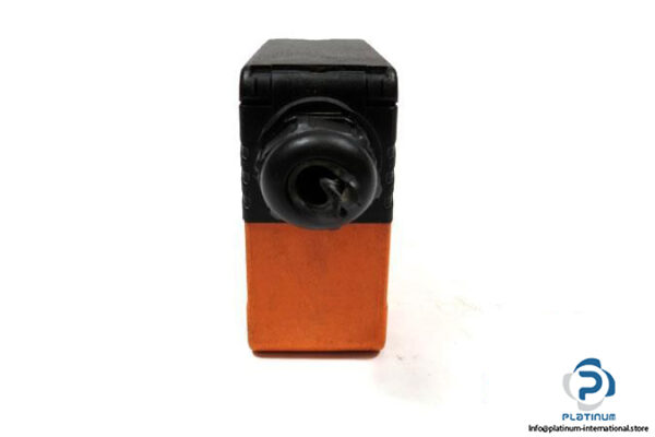 IFM-OA0106-PHOTOELECTRIC-RETRO-REFLECTIVE-SENSOR4_675x450.jpg