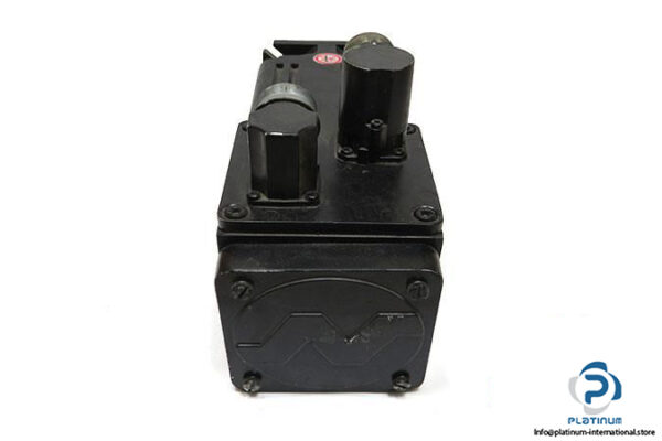 schneider-bph0751n5ma2ca1-ac-servo-motor3_675x450