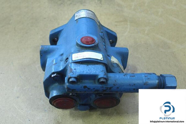 VICKERS-PVB5-RS-20-C-11-S124-VARIABLE-DISPLACEMENT-PISTON-PUMP4_675x450.jpg