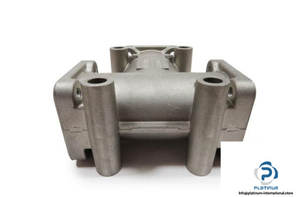 POGGI-2012-R11-D12-3-WAY-RIGHT-ANGLE-GEARBOX-WITH-HOLLOW-SHAFT7_675x450.jpg