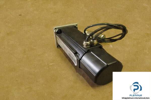 BECKHOFF-AM3023-1C01-SERVO-MOTOR3_675x450.jpg