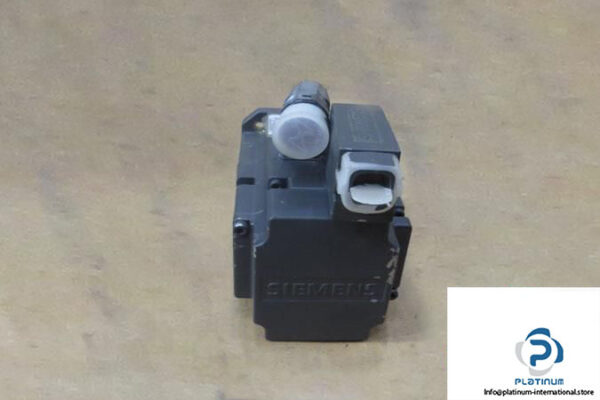SIEMENS-1FK7040-5AK71-1FG5-Z-AC-SERVO-MOTOR3_675x450.jpg