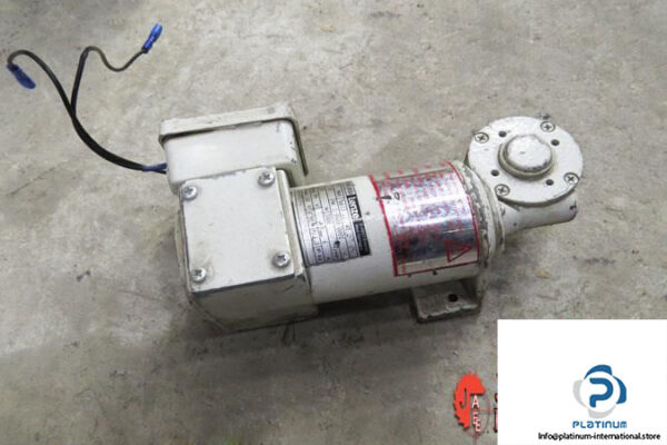 LENZE-1312145-250-SERVO-MOTOR-WITH-GEAR_675x450.jpg