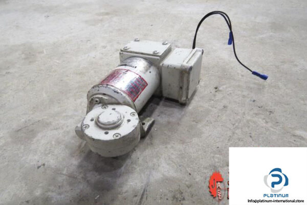 LENZE-1312145-250-SERVO-MOTOR-WITH-GEAR3_675x450.jpg