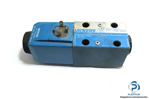 vickers-dg4v-3-2a-m-u-h7-60-solenoid-operated-directional-valve-1