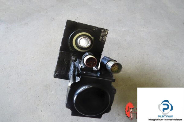 lenze-3_mot-mcs-09l41-geared-servo-motor4_675x450-4