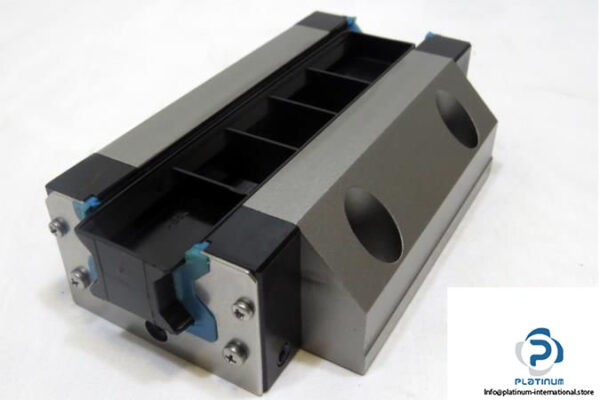 Rexroth-R185333110-Roller-rail-runner-block_675x450.jpg